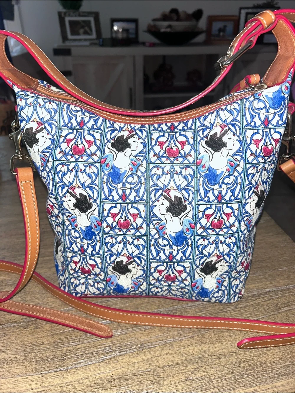 Dooney & Bourke Blue Disney Snow White Printed Canvas Crossbody EUC - Picture 4 of 5